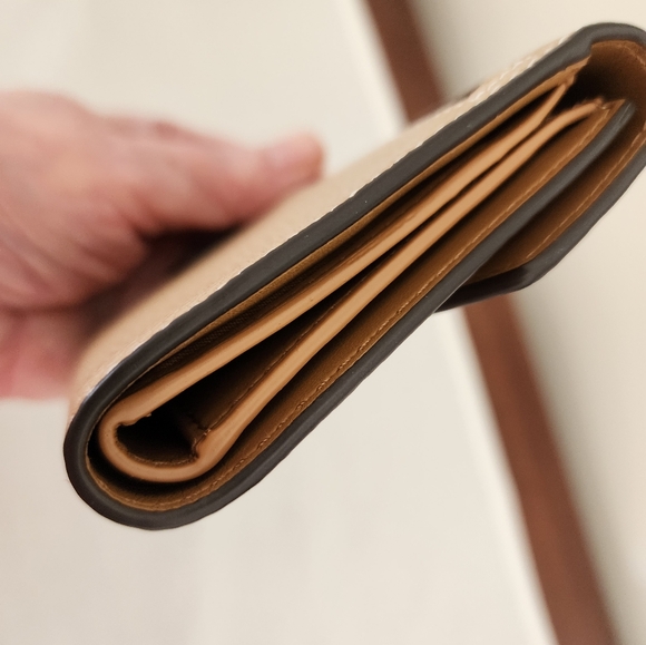 Coach Wyn Wallet w/Prarie Rivets GUC - Picture 6 of 6